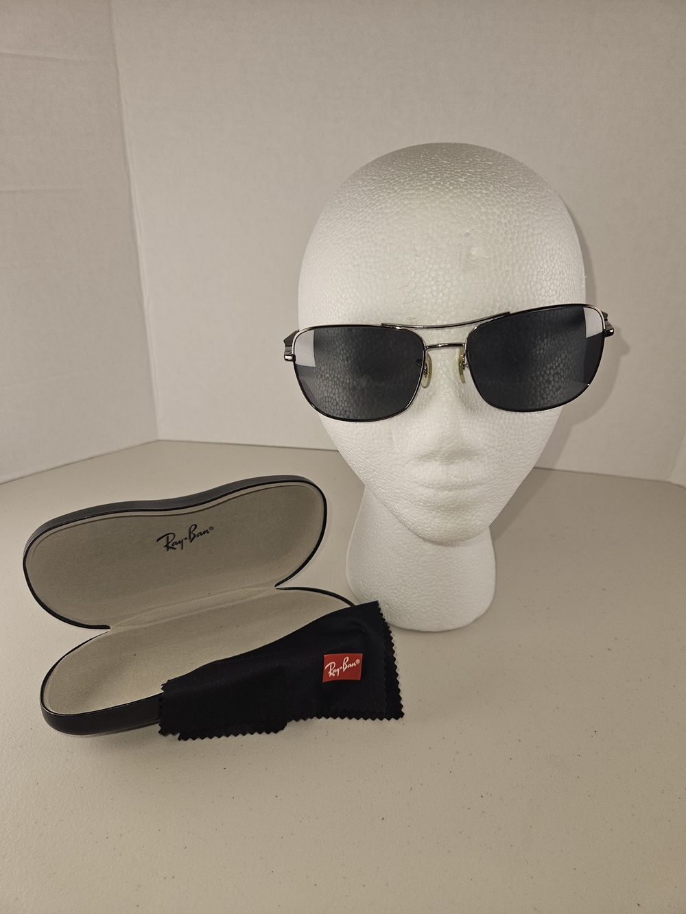 Ray-Ban RB3515 Classic Black Lens Sunglasses Like New